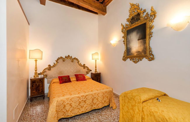 Luxury Venetian Rooms - Photo 19