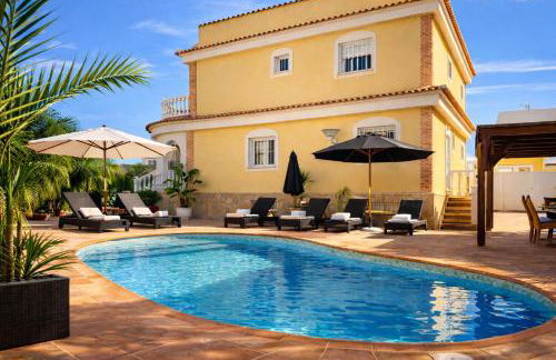 Vickys Villa - Photo 1