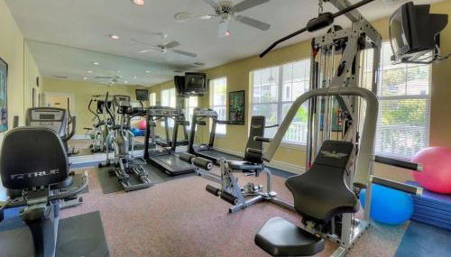 Coastal Condo with pool, minutes from beach - Foto 2