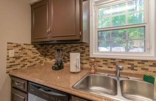 Minutes to Benning Two-Story Oasis Benning Bliss - Foto 42