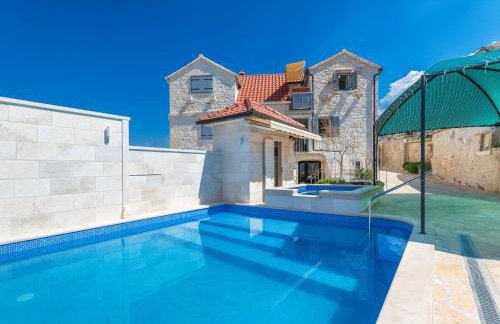 Holiday home krika -Three Bedroom Home with heated Pool and Jacuzzi - Foto 82