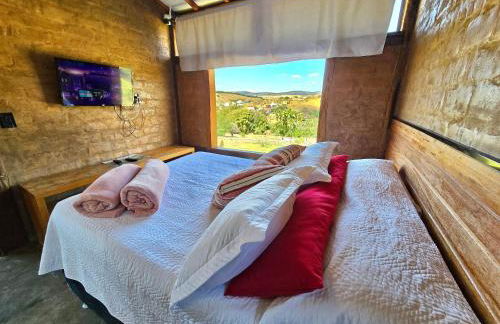 Chalés Vila Carrancas - Ao lado do centro com piscina, cozinha completa e muita tranquilidade - Foto 146