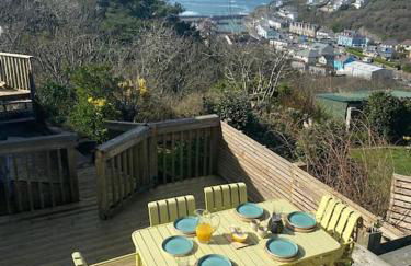 Cliffside 3 Bedroom House with Sea Views - Photo 2