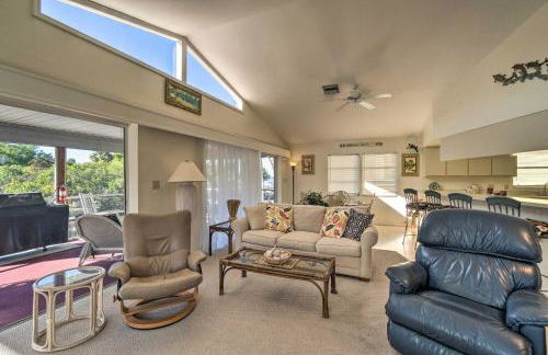 Canalfront Home with Private Dock - 5 Mi to Beaches! - Foto 21