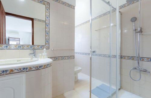 VILLA ROSADO - Moradia para 6 com AC, jardim a 5 min do centro de Albufeira - Foto 15