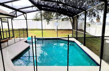 Joyful and Bright 4 Bedroom 3 Bathroom Pool Home - Foto 17