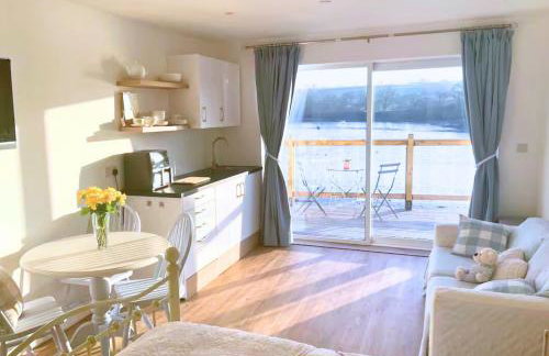 Estuary's Rest Studio Apartment at Galwad Y Mor - Foto 11