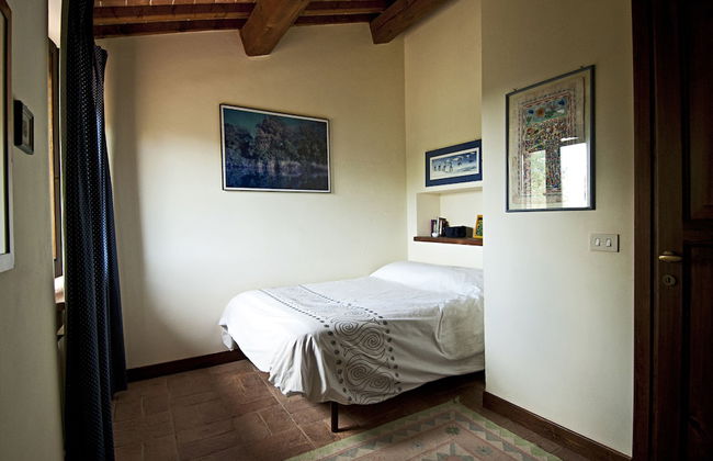 Casale Chimneys Immersed in Olive Trees - Foto 3