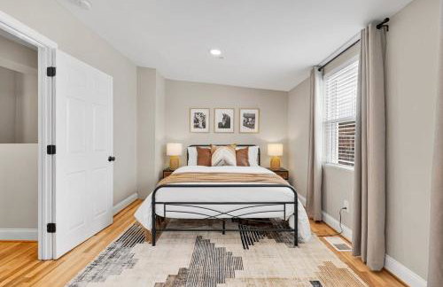 Luxury 4-BR with Free Parking in Heart of DC - Steps to Metro - Photo 11