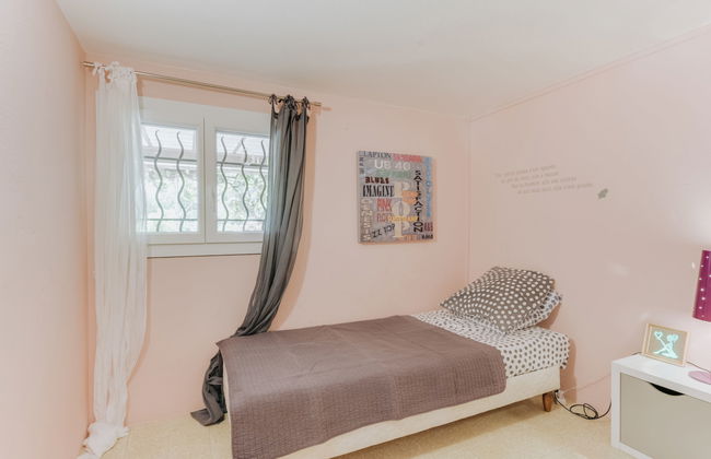 4 bedroom House in Ceyreste with private pool and garden - Photo 17