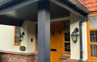 Woodlands Retreat, your own private lounge, bedroom, Bathroom and the use of a hot tub, we also live here - Foto 2