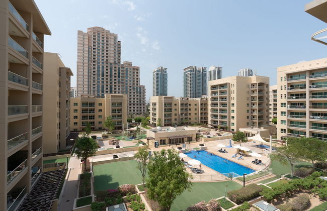 Luxurious Apt with Balcony The Greens Dubai - Photo 13