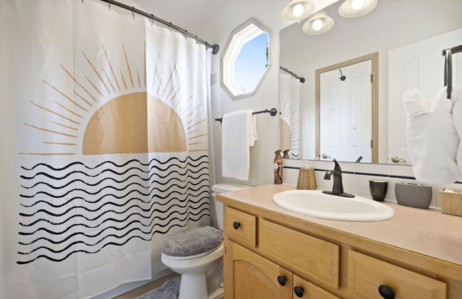 Parkside Gardens | Shady Private Yard W/ Hot Tub! - Foto 18