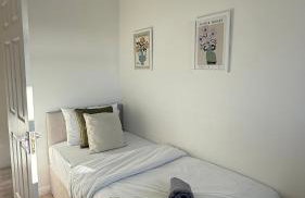 Spacious 3 Bed Apartment In Central Horsham - Photo 6