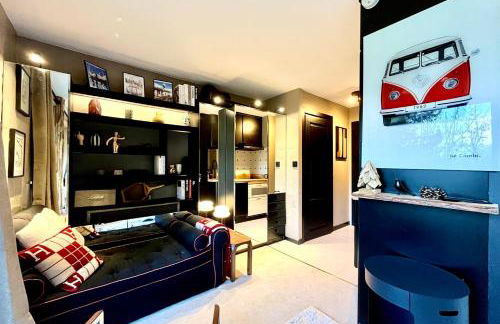 Bright apartment with balcony and pool - Photo 3