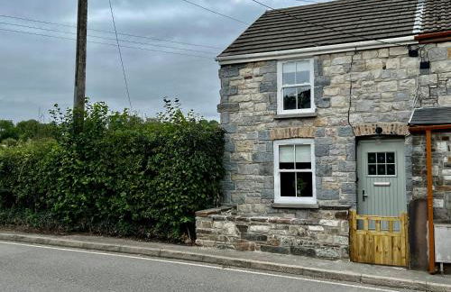 Penderyn Cottage, Waterfall Country, Brecon Beacons - Photo 3
