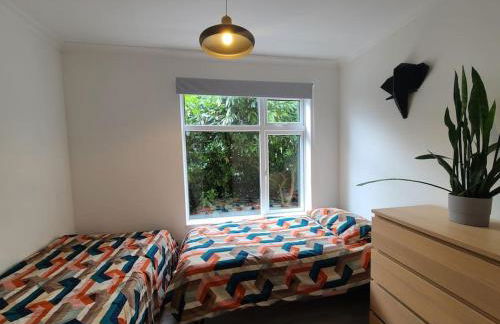 Stylish quiet garden flat with parking in London Zone 4 - Foto 18