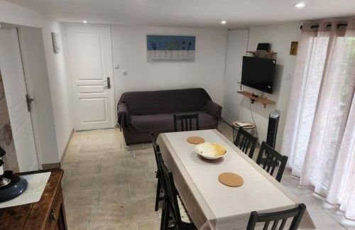 L'étape méditerranéenne logement 4-6 personnes avec parking privé - Foto 2