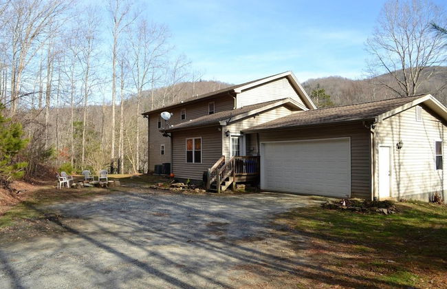 Comfortable Mountain Home near Everything yet Private - Foto 1