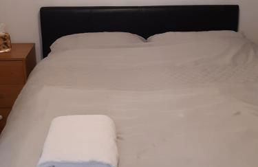 3 Bed House - Sleeps 4 - Parking - Wifi - Foto 3