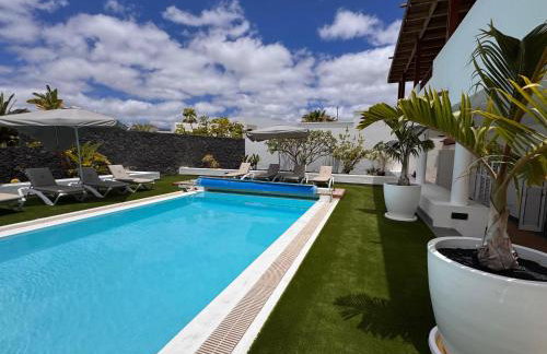 Villa Dedalos - Spacious luxury Villa with heated pool in Puerto Calero - Foto 23