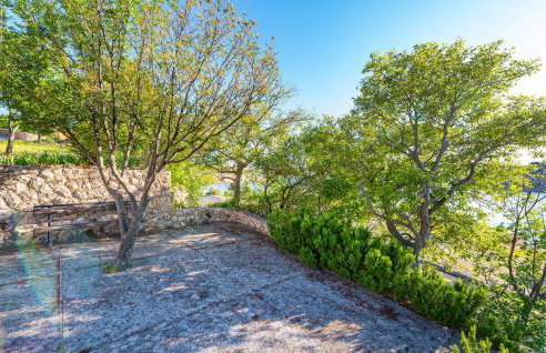 3 Bedroom Stunning Home In Modric - Photo 11