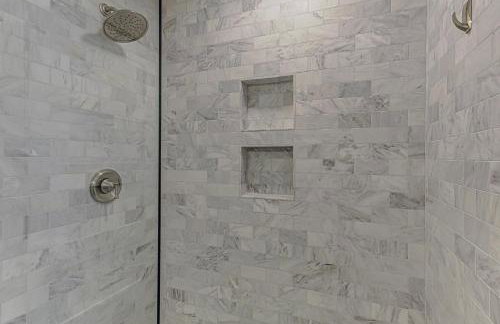 Lakefront Family Home for 12 w Picturesque Views & Patio - Foto 25