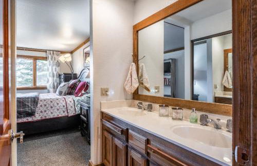 Brand New Listing! 5 minute walk to Canyon Lodge! Newly Updated Two-Bed, Two-Bath, Mountainback #14 - Foto 25