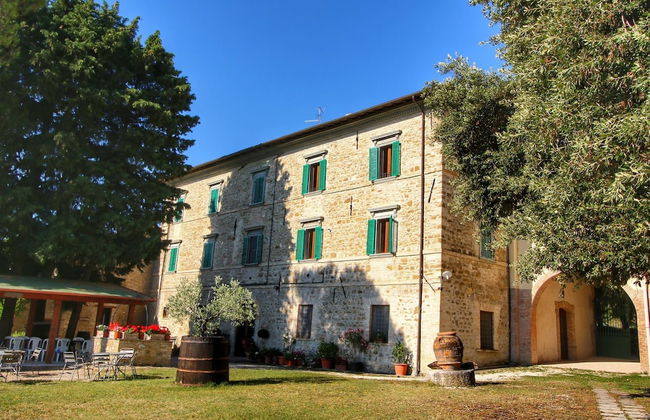 Splendid Farmhouse in Gualdo Cattaneo with Hot Tub - Photo 28