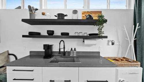 Spacious and Bright with Deck Walkable to 6th St - Foto 3