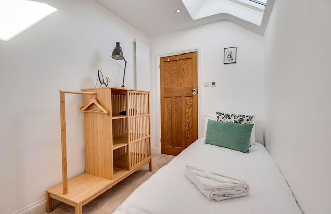 Charming 3 BR House - Garden Parking Near CS Lewis Park - Foto 20