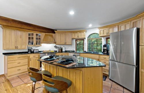 Magical Retreat at the Enchanted Vashon Castle - Foto 12