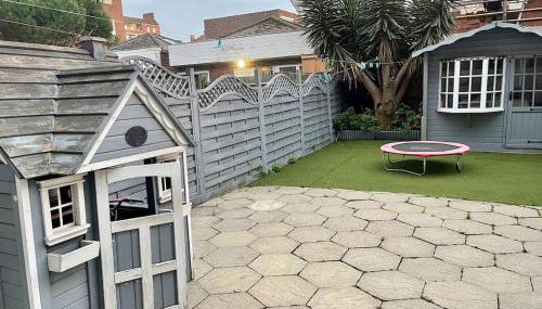 3 Bedroom House with a Private Garden - Foto 2