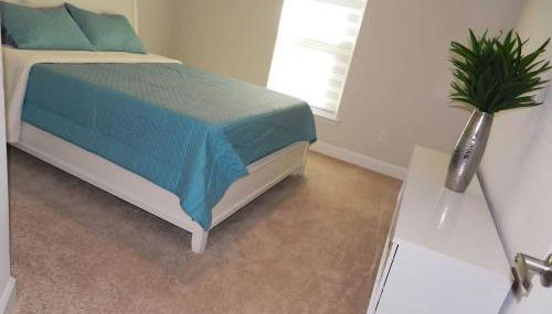 Modern 4BR Home with Wi-Fi & Garage Games - Foto 5