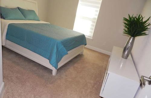 Modern 4BR Home with Wi-Fi & Garage Games - Foto 5