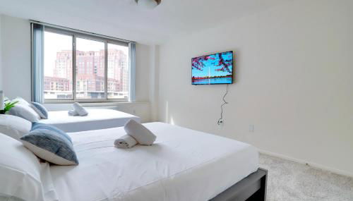 Arlington Stay with Easy Metro and Business Access - Photo 4, towels