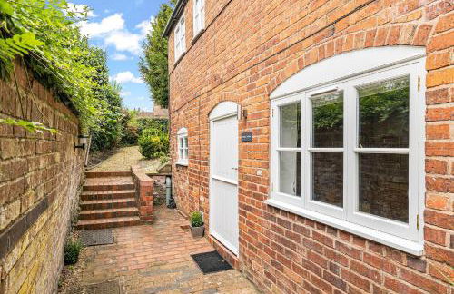 Flower Cottage by Ludlow Castle with Onsite Parking - Photo 51