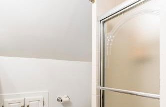 Charming 2BR Getaway with Modern Comforts - Foto 46