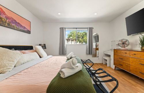 Los Angeles charming big house, king bed, parking, EV - Photo 56