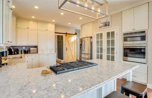 Mtn-View Haven with Hot Tub! 28 Mi to Mt Rose Ski - Foto 11