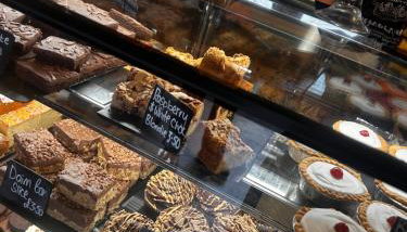 Sleeps 7, entire apartment,with restaurant next door - Foto 2