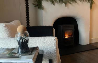 Painter's Cottage - Photo 3