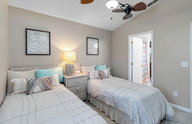 Amazing Vacation Home With Private Pool at Highland Reserve! - Photo 29