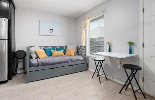 Stylish Furnished 2Bd 2Ba Apartment with Wifi Close to Shopping and Entertainment in McAllen Month to month contract on long term stays - Foto 6