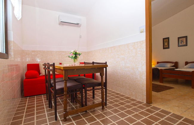 Apartment 1408 - Photo 13