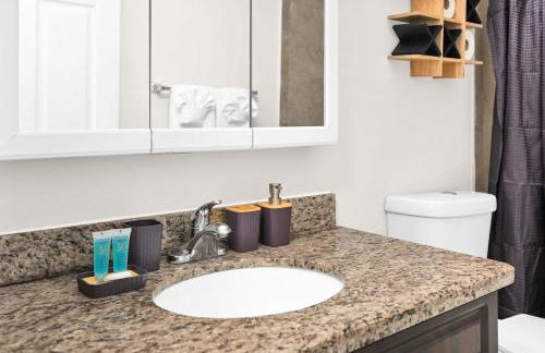 Serene Poolside Getaway Lake Access Parking - Foto 13