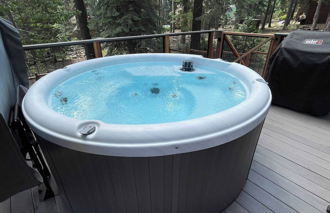 Sweet Pine Deck + Hot Tub, Cozy Modern Interior Close to Ski Resort! - Foto 16