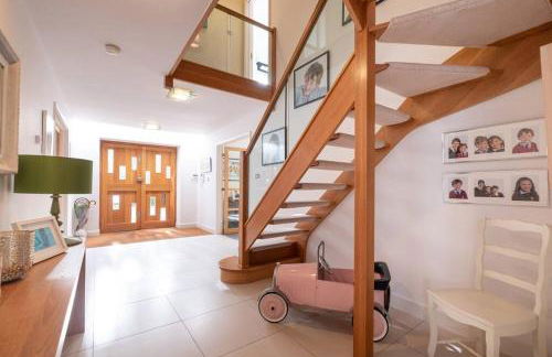 Cheltenham's Most Luxurious House - Beautiful Hot Tub & Indoor Pool - Photo 10