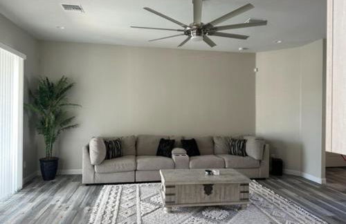 Beautiful New construction home - New Pool & Spa! - Foto 45