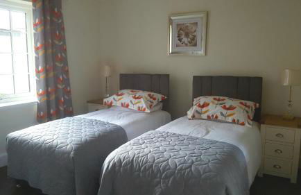 Olavat Cottage detached property with parking - Photo 15